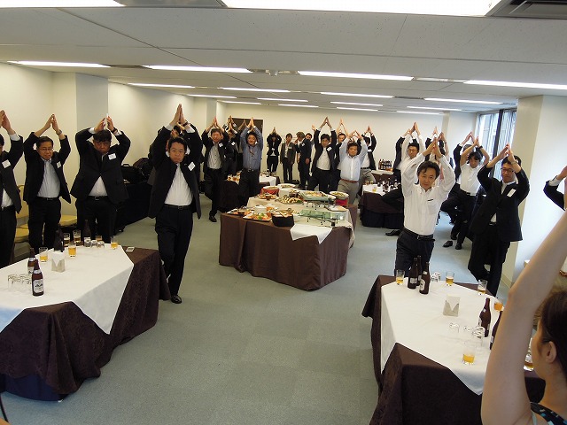 懇親会のヨガパフォーマンス
